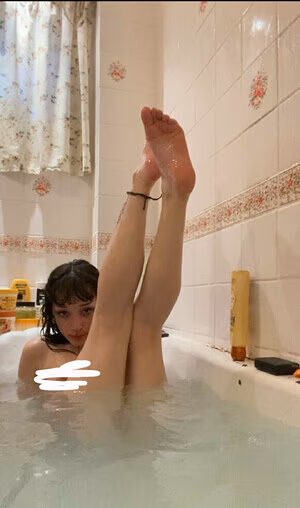 Sweet-little-hunni #4456973